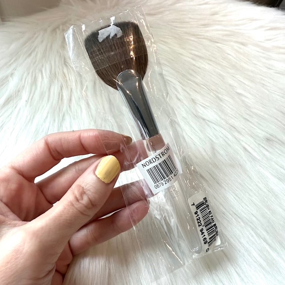 Trish McEvoy #62 Fan Brush (NIP) - Picture 5 of 8